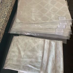 NWT 12 Piece Lenox  Placemats & Napkins Laurel Leaf Plt